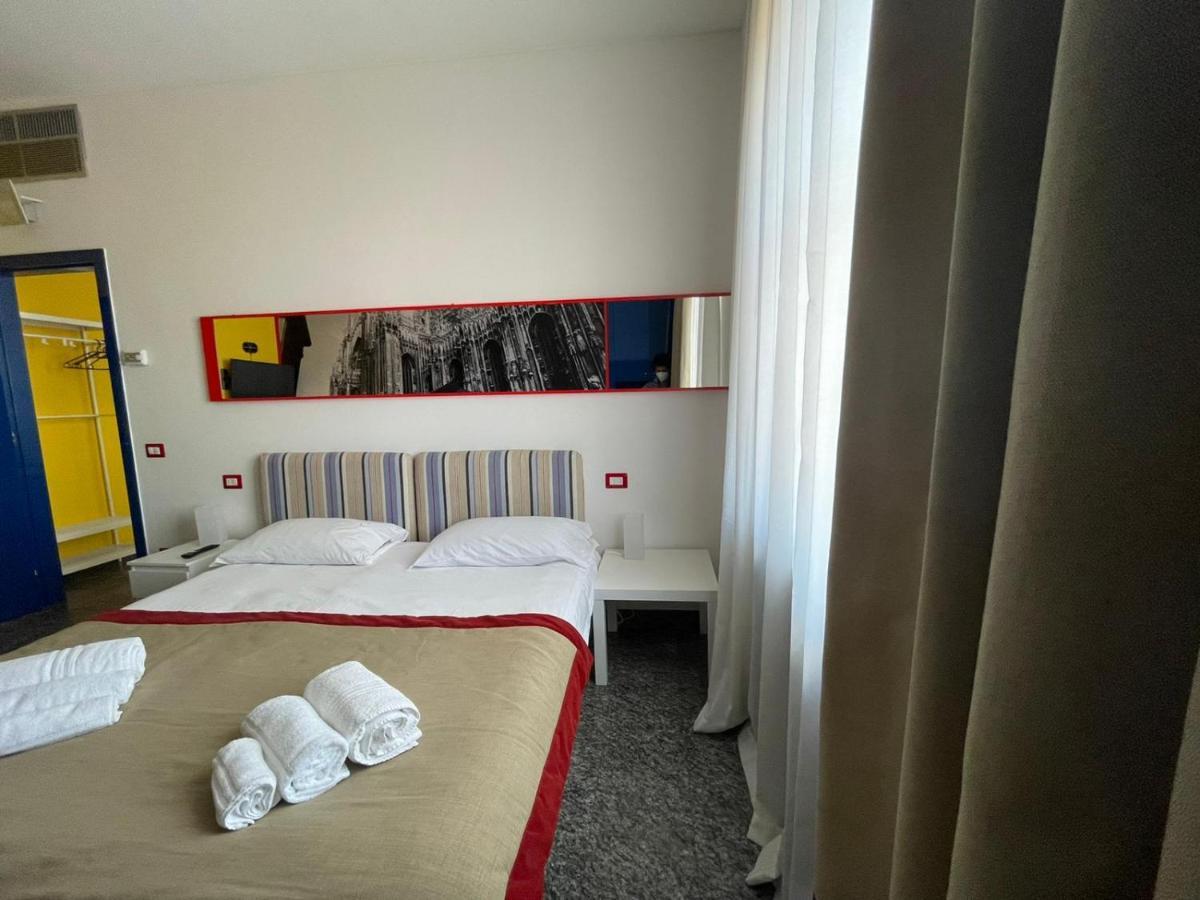 Camperio Central & Colorful In Cordusio * Mailand
